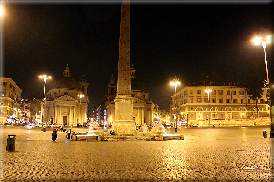 foto Roma di Notte